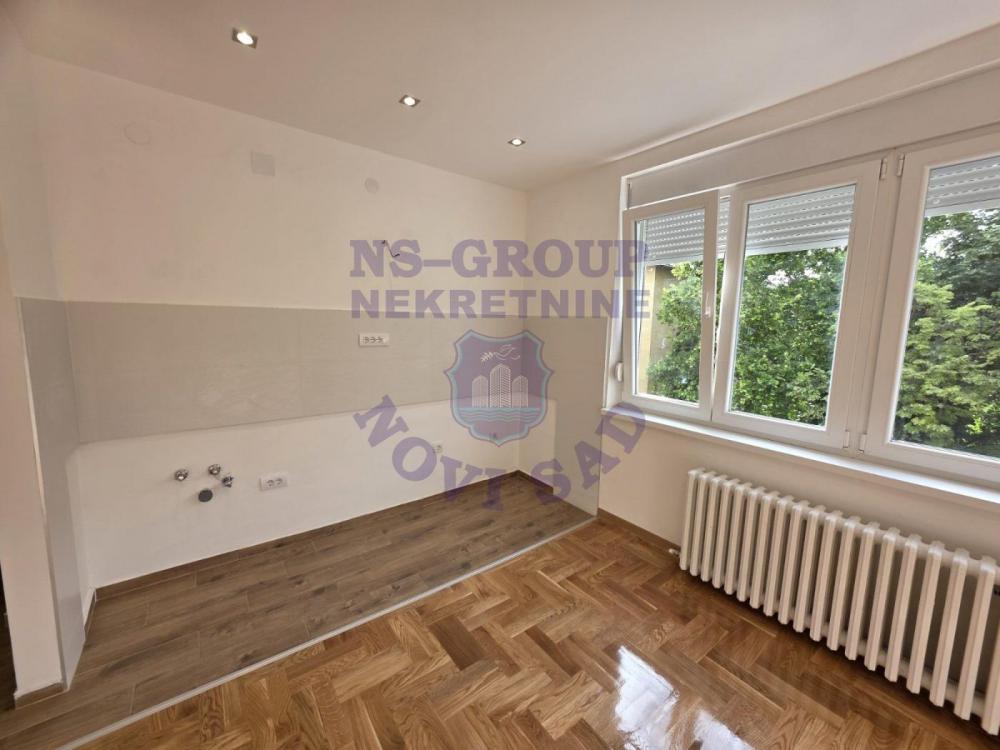 Slika 8 - Dvoiposoban, 49m2, Grbavica Novi Sad, sa terasom